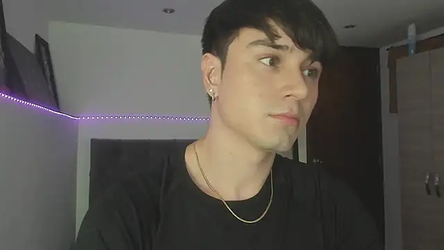 Snapshot of stevve_14 chatting on December 2025 05:23:01 AM stevve 14 online show from December 2025 05:23:01 AM