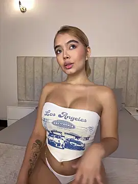 Mia Roswell online show from May 2026 10:27:01 PM