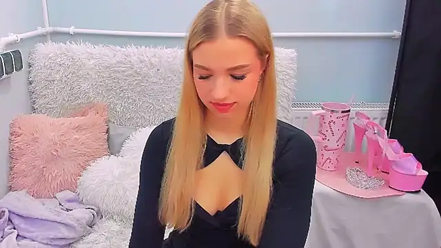 Snapshot of EvetteRose chatting on February 2026 02:20:02 PM EvetteRose online show from February 2026 02:20:02 PM