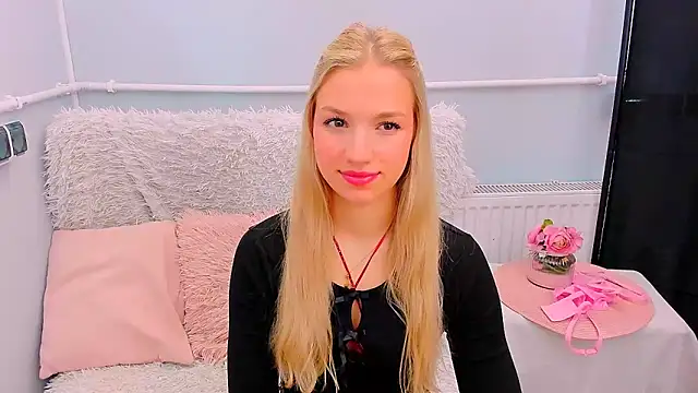 EvetteRose online show from April 2026 08:25:02 PM