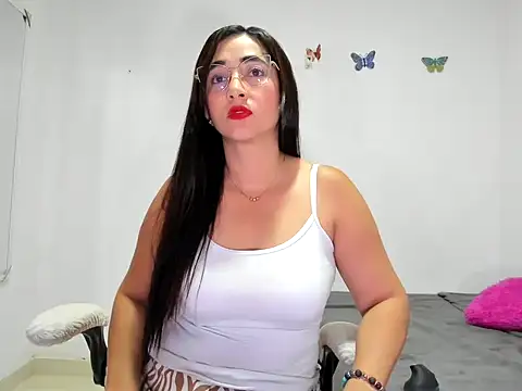 Snapshot of TamiDesire chatting on September 2025 11:17:01 PM TamiDesire online show from September 2025 11:17:01 PM