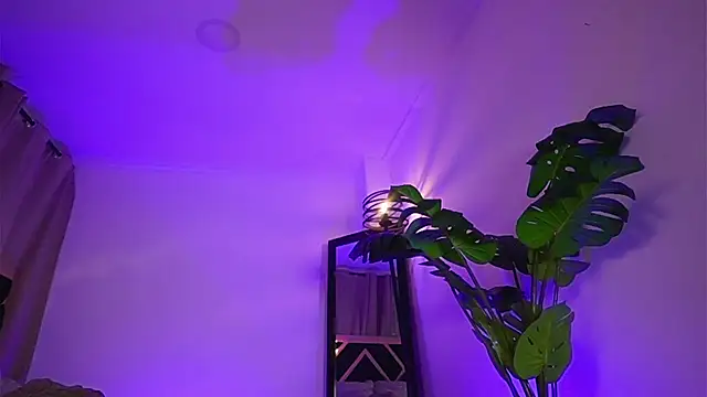 laauuraa1 online show from July 2026 11:54:02 PM