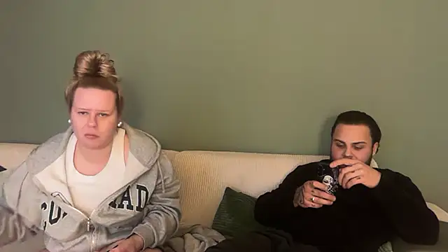 Snapshot of Queenieml chatting on November 2025 06:12:01 PM Queenieml online show from November 2025 06:12:01 PM