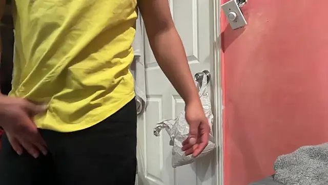 Snapshot of kSwisssxxx chatting on December 2025 05:18:02 PM kSwisssxxx online show from December 2025 05:18:02 PM