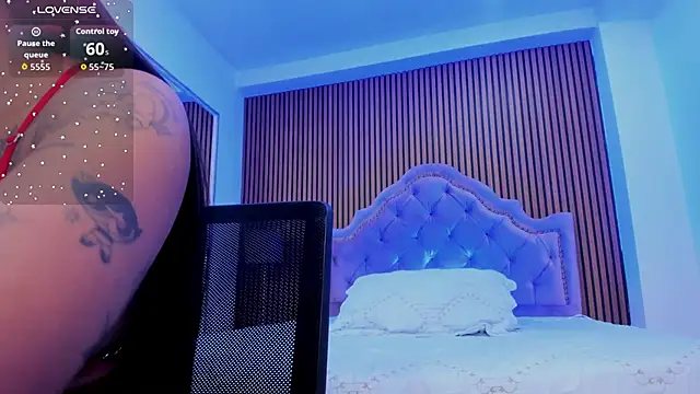 SelenaStonne online show from November 2025 08:19:01 PM