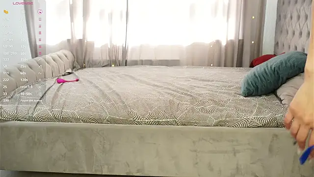 TaiteFairfield online show from September 2025 07:43:02 AM