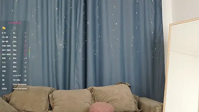 TaiteFairfield online show from October 2025 07:09:01 AM