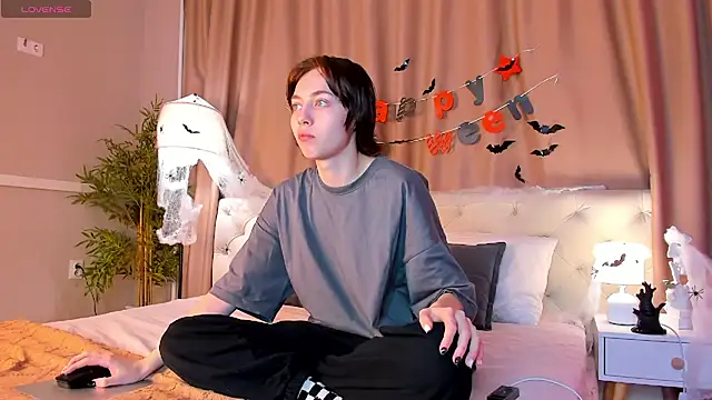 Snapshot of Skelerata chatting on October 2025 01:31:01 AM Skelerata online show from October 2025 01:31:01 AM