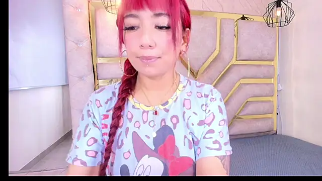 Snapshot of Soleil_66 chatting on May 2026 04:08:02 AM Soleil 66 online show from May 2026 04:08:02 AM