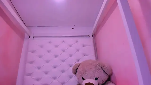 eimy skinny  online show from April 2026 02:24:01 PM