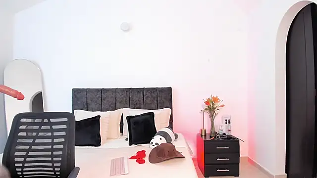 Taylormaxwell online show from December 2025 10:50:02 PM