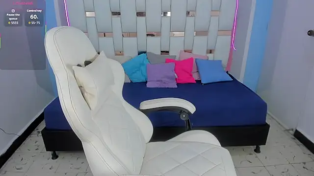 elenacooper1 online show from November 2025 06:28:02 PM