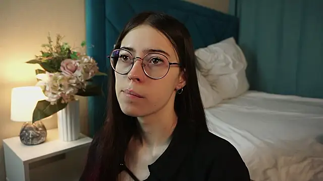 ywixos online show from February 2026 02:00:02 PM