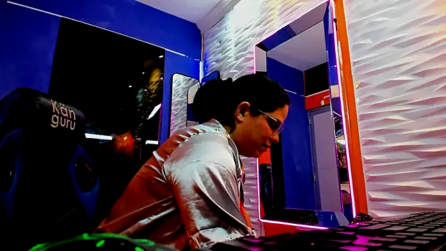 lucia ht online show from September 2025 02:11:02 AM