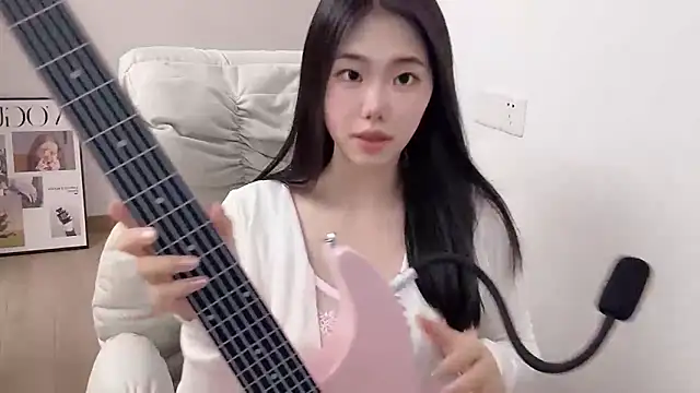 suki-1 online show from December 2025 06:10:02 AM