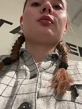 Snapshot of StephanieMur chatting on November 2025 07:17:01 AM StephanieMur online show from November 2025 07:17:01 AM