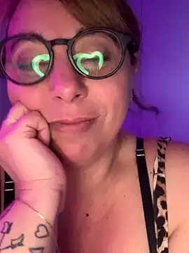 LupeLok online show from November 2025 05:18:02 AM