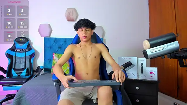 Snapshot of _taylor_black chatting on September 2025 09:07:02 PM  taylor black online show from September 2025 09:07:02 PM