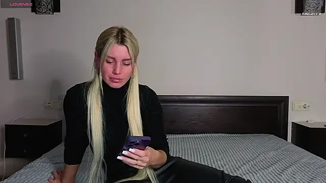 Whiteflower xo online show from November 2025 05:52:01 AM