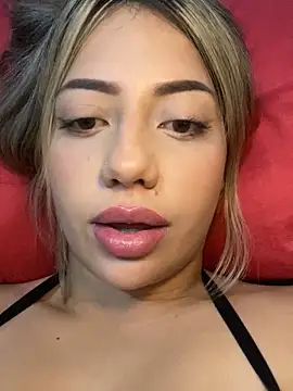 Snapshot of MissCat_ chatting on November 2025 11:07:02 PM MissCat online show from November 2025 11:07:02 PM