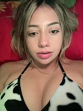 Snapshot of MissCat_ chatting on November 2025 02:06:01 AM MissCat online show from November 2025 02:06:01 AM