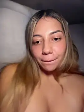 Snapshot of MissCat_ chatting on November 2025 01:53:01 AM MissCat online show from November 2025 01:53:01 AM