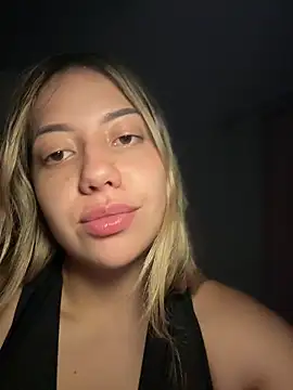 Snapshot of MissCat_ chatting on December 2025 01:04:02 AM MissCat online show from December 2025 01:04:02 AM