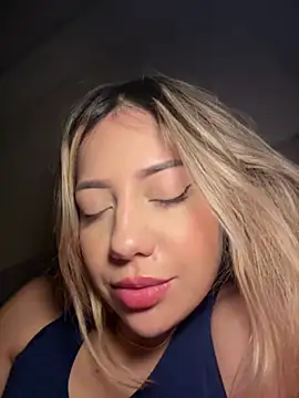 Snapshot of MissCat_ chatting on December 2025 03:02:02 AM MissCat online show from December 2025 03:02:02 AM