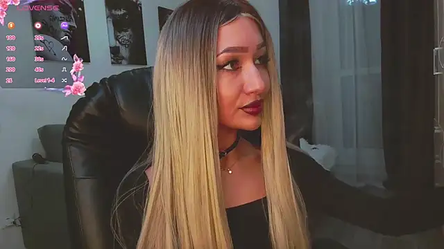 Snapshot of Lisa_Shultz chatting on November 2025 01:44:02 PM Lisa Shultz online show from November 2025 01:44:02 PM