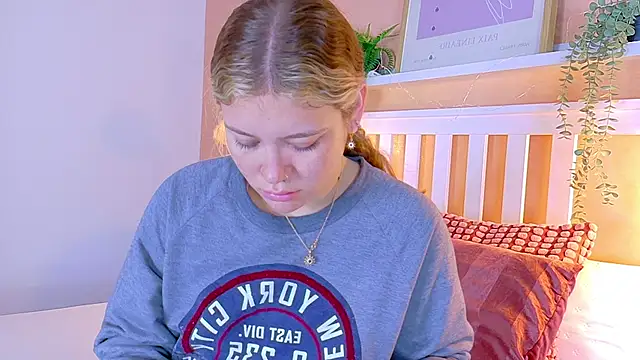 BelaMiller  online show from October 2025 11:38:02 AM