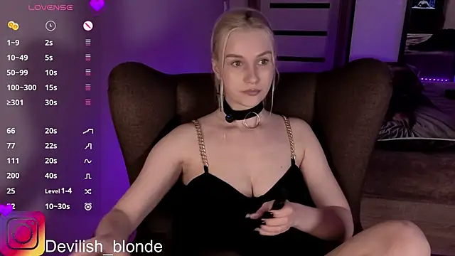 Snapshot of HitchcocianBlonde chatting on May 2026 06:46:01 PM HitchcocianBlonde online show from May 2026 06:46:01 PM