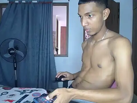 Snapshot of miguelmarcus chatting on September 2025 05:35:02 PM miguelmarcus online show from September 2025 05:35:02 PM