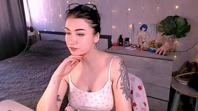 Katie Kiss online show from June 2026 02:33:01 PM