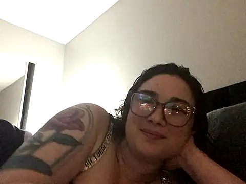 paigeycakes online show from November 2025 05:06:02 AM