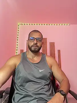 magnumchris online show from April 2026 05:28:01 PM