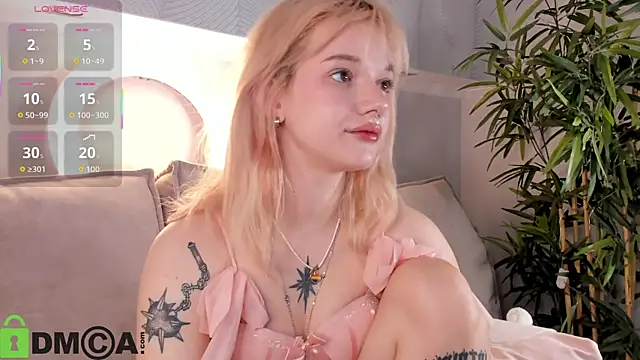 Molly Platt online show from March 2026 09:04:02 AM