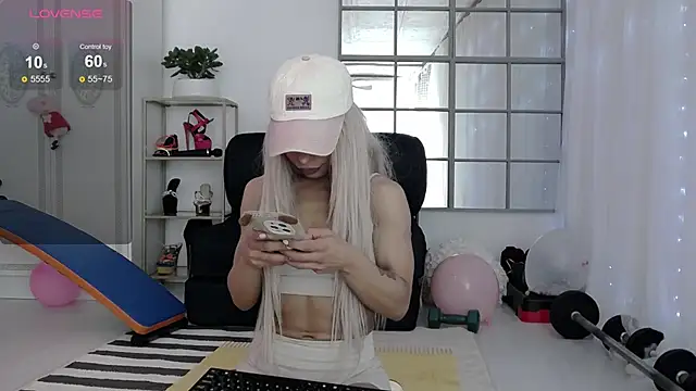 SarahRaynex online show from April 2026 11:59:01 AM