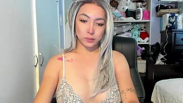 Snapshot of TeenageDreamTS chatting on October 2025 06:19:02 PM TeenageDreamTS online show from October 2025 06:19:02 PM