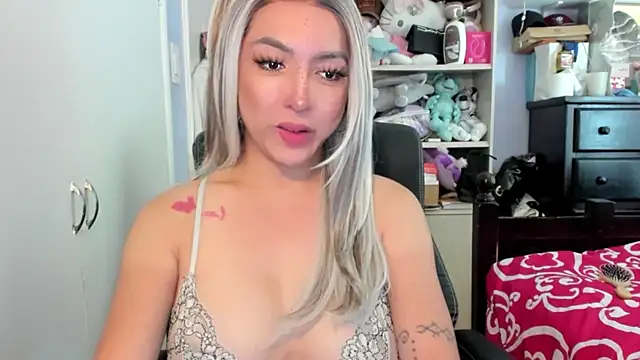 Snapshot of TeenageDreamTS chatting on October 2025 06:59:01 PM TeenageDreamTS online show from October 2025 06:59:01 PM