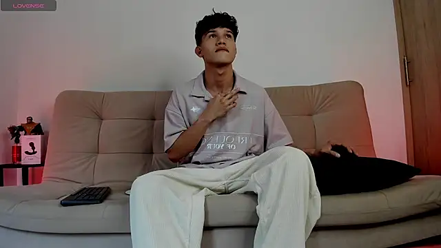 Snapshot of 2Amateur_Guys chatting on November 2025 10:21:01 PM 2Amateur Guys online show from November 2025 10:21:01 PM