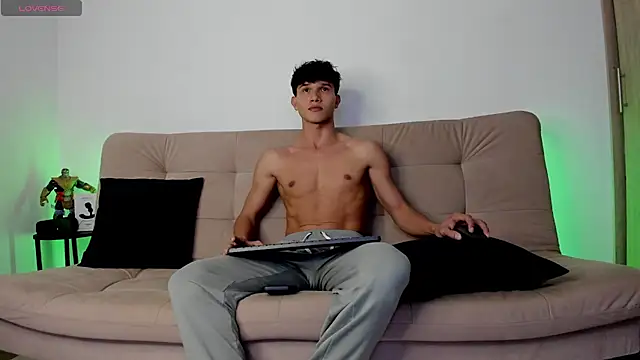 Snapshot of 2Amateur_Guys chatting on November 2025 10:53:02 PM 2Amateur Guys online show from November 2025 10:53:02 PM