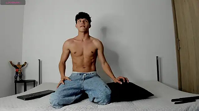 Snapshot of 2Amateur_Guys chatting on November 2025 11:39:02 PM 2Amateur Guys online show from November 2025 11:39:02 PM