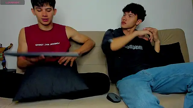 Snapshot of 2Amateur_Guys chatting on December 2025 12:15:01 AM 2Amateur Guys online show from December 2025 12:15:01 AM