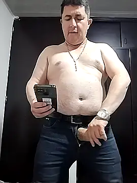 BigCristh79 online show from April 2026 02:11:02 PM