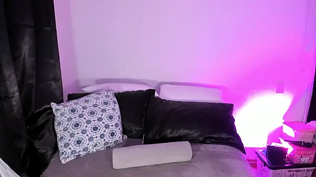 Londonttipton online show from February 2026 02:37:01 AM