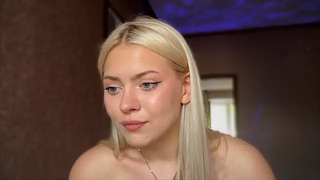 Snapshot of AliceOceanEye chatting on September 2025 12:49:02 PM AliceOceanEye online show from September 2025 12:49:02 PM