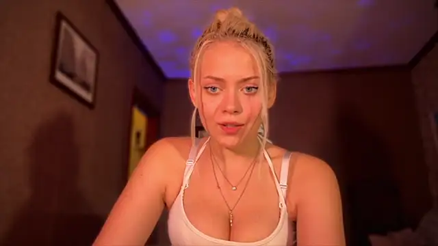 Snapshot of AliceOceanEye chatting on September 2025 04:43:02 PM AliceOceanEye online show from September 2025 04:43:02 PM