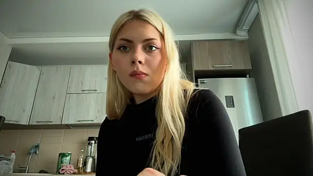 Snapshot of AliceOceanEye chatting on October 2025 12:36:02 PM AliceOceanEye online show from October 2025 12:36:02 PM