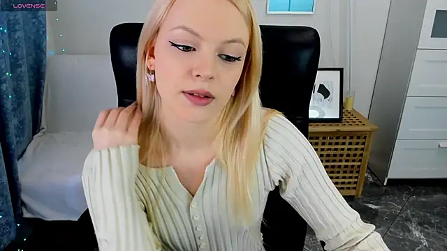 KatherineePierce online show from April 2026 02:00:01 PM