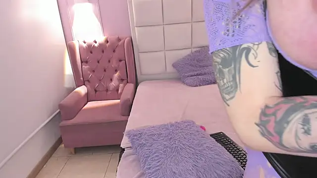 Scarbadgirl  online show from November 2025 04:01:01 AM